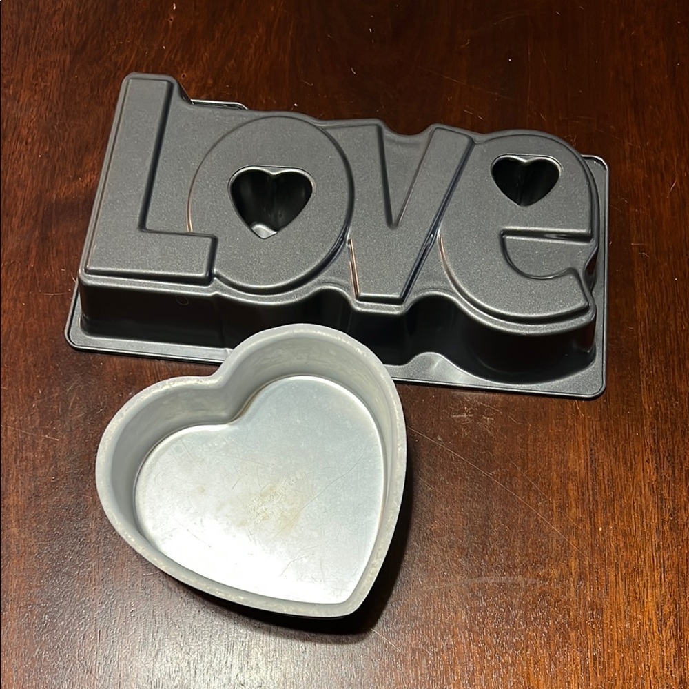Wilton Gray Bakeware Set mini Heart and Love Pans
